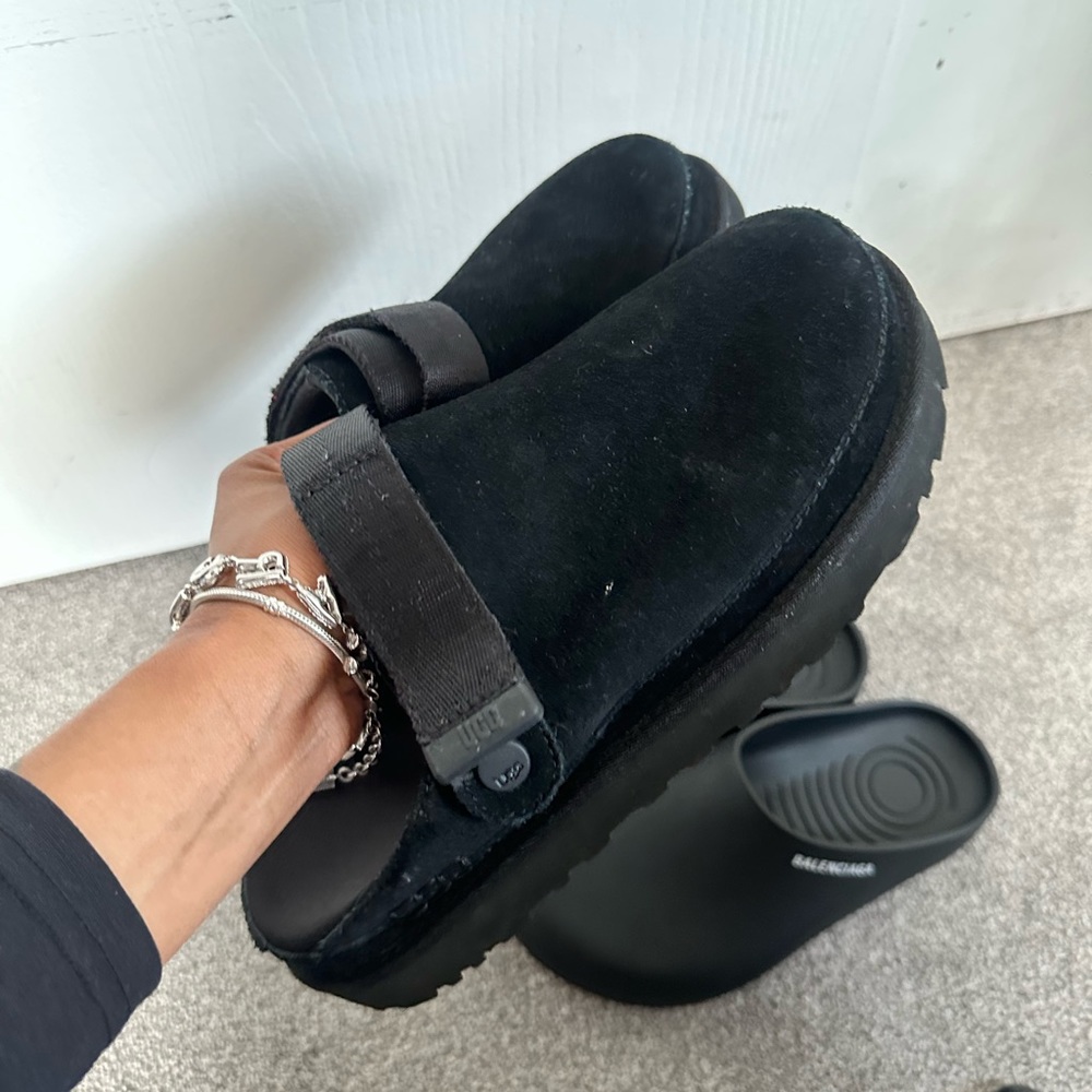 Ugg clogs/Mules